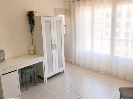 studio idéalement placé et très lumineux
