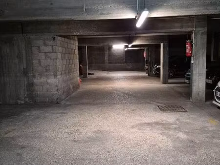 parking/box 11 m² saint maurice