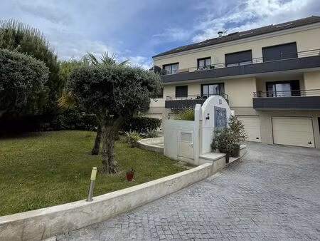 immeuble 27 pièces 1454 m²