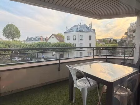 appartement familial lumineux avec terrasse et vue dégagée