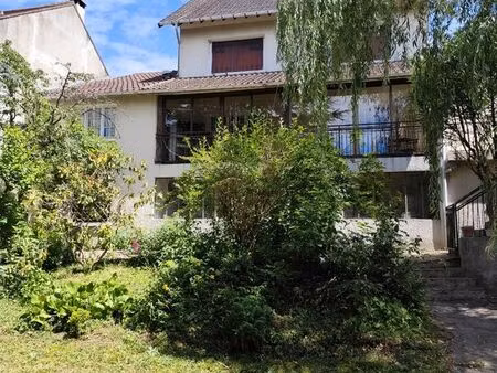 mandres-les-roses – maison familiale avec jardin arboré  véranda et sous-sol complet