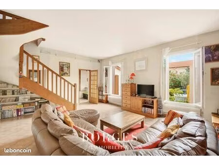 maison 4 pièces 230 m²
