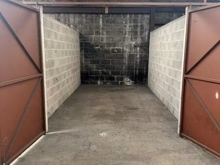 box de stockage - parking - garde meuble