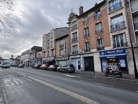 boutique 259 m² st maur des fosses