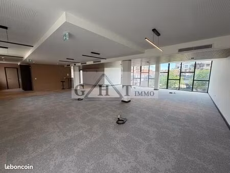 bureau 180 m²