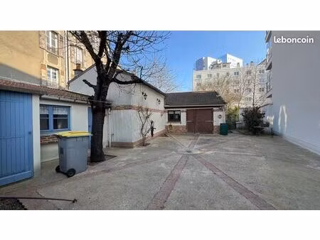 local / hangar avec bureau et commodités - 42 m2 - idéal artisan ou stockage