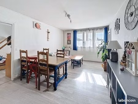 centre-ville ermont – 4 pièces 80 m² – terrasse 12 m² – parking – cave – proche gares