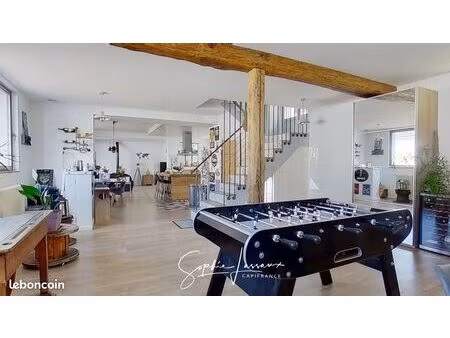 maison 9 pièces 247 m²