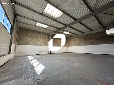 local d'activité 472 m²