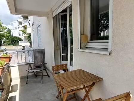 studio meublé 30m² avec terrasse et place de parking
