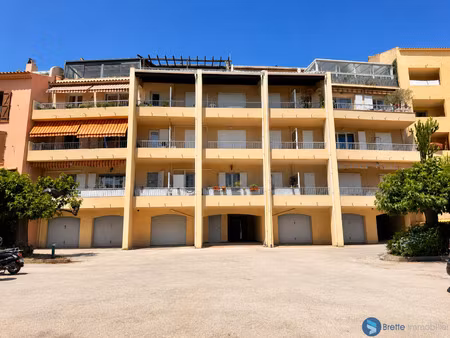 carqueiranne centre-village t1 de 28 m2 avec parking priva