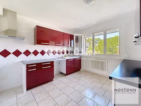 istres : appartement t4 à louer en dernier étage avec garage et parking