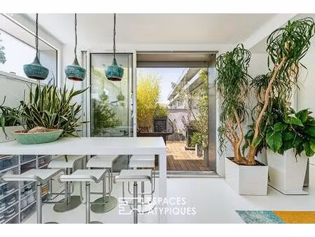 loft contemporain au blanc immaculé dans une ancienne imprimerie à bagneux