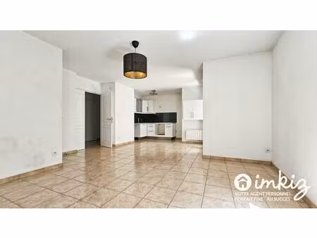 appartement 3 pièces avec balcon et grand garage