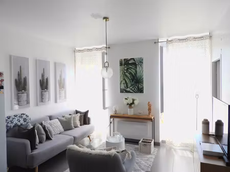 t3 - 49 m2   rez - de- chaussée   centre ville puylaurens -