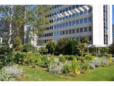 location bureaux 142 m² à 9 137 m²