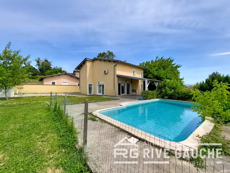 margès – superbe vue panoramique  piscine  dpe b et environnement paisible