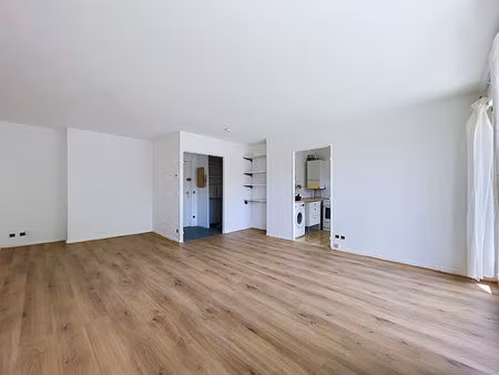 studio / 2 pièces montigny-le-bretonneux - quartier saint-quentin