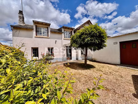 maison de caractère avec jardin et grand garage à aubigné-sur-layon - d6057