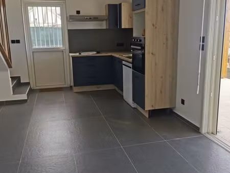 location f4/5 avec grande terrasse 2 jardins et 2 parkings