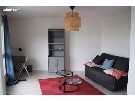 particulier loue  studio de 31 5 m² avec balcon à saint etienne  quartier parc de l'europe