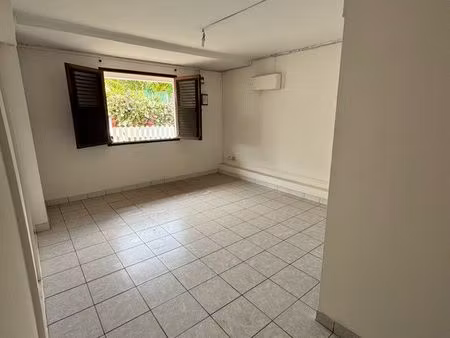 local commercial au vauclin ( idéal pour métier libéraux)