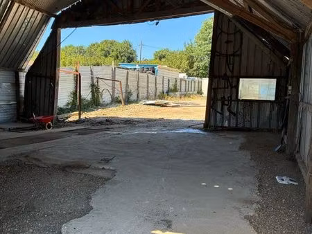 terrain hangars