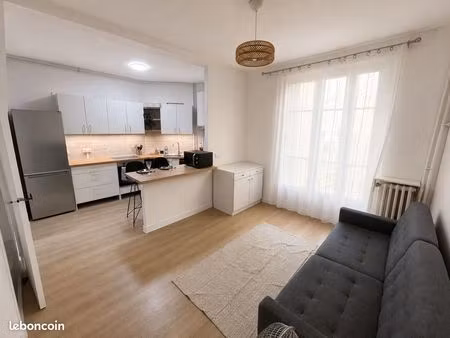 t2 lumineux à louer à paris (75018) — refait à neuf (38 m2)