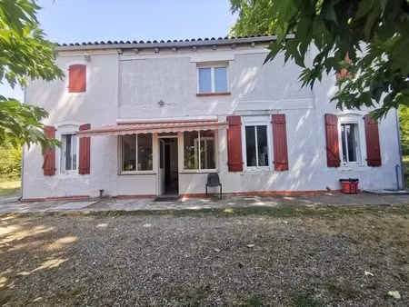 maison de 5 pièces de 210 m² à castelsarrasin