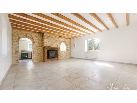 maison en pierre rénovée avec terrain de 7 415 m² au petit-auverné