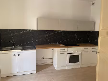 location appartement 2 pièces  66.85m²  bédarieux