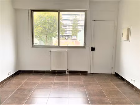 charmant studio de 18 m² avec jardinet _ rez-de-chaussée