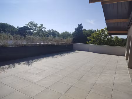 villa sur le toit dans les arbres ? terrasse panoramique de 115 m²