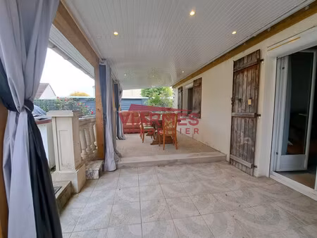 pavillon mitoyen par le garage