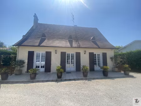 est bergerac  maison traditionnelle  3 chambres  2202 m2 de