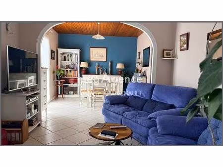 la tranche sur mer  maison familiale avec jardin et garage.
