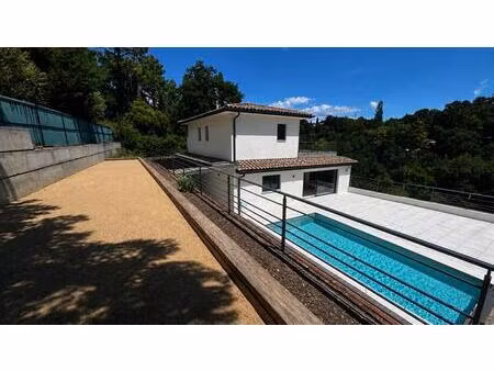 maison moderne -piscine -vue dégagée - double garage - proche commodités