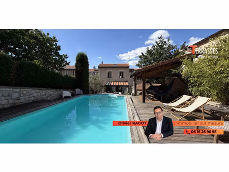 tènement immobilier comprenant une maison de 151.03 m² avec piscine et un local profession