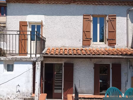 venez découvrir cette charmante maison de ville avec son jol
