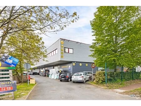 location local d’activités saint-ouen-l’aumône 95310 57m² à 322m²