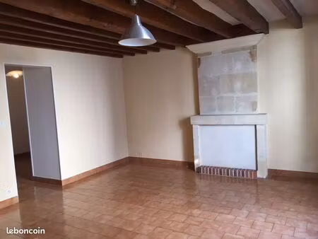 particulier loue f2 en centre ville d'azay le rideau