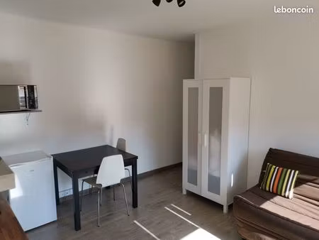studio meublé clair et lumineux