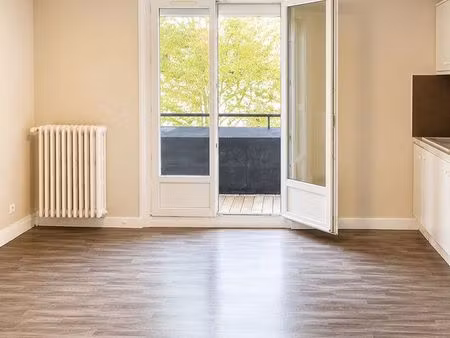 appartement t2 de 42 m² avec terrasse et parking privatif