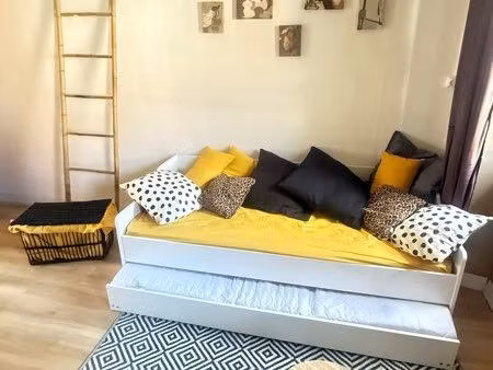 location studio meublé