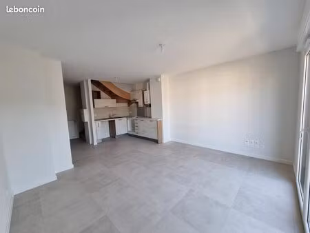 appartement récent t3 duplex de 65 41 m² avec terrasse  garage  emplacement voiture extéri