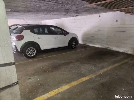 place de parking en sous-sol à louer