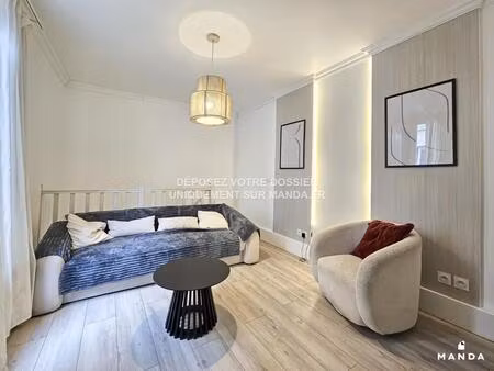 duplex meublé - 9  place de la résistance et de la déportation  93200  saint-denis  france