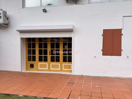 grand appartement dans un parc arboré