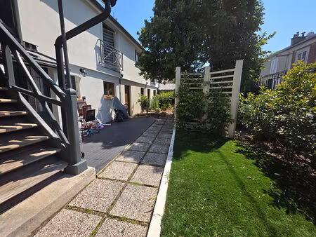 2 pieces quartier saint nicolas 1min gare