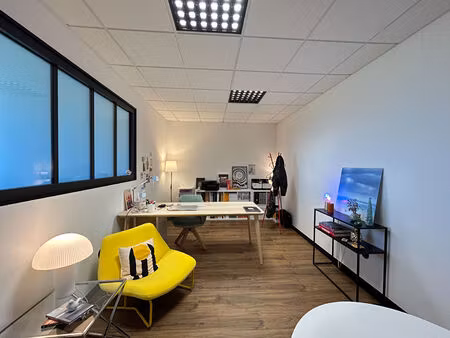 bureau 17 1 m² avec espaces communs - betheny